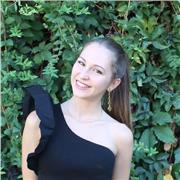 Profesor de apoyo escolar especializado en niños de educación primaria